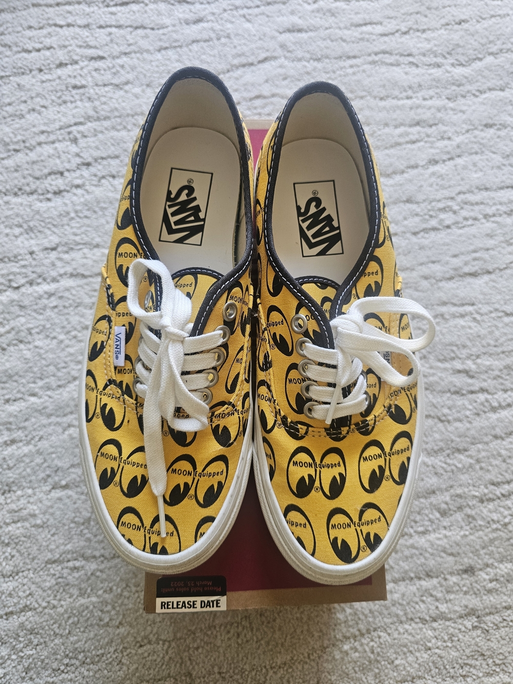 Vans Yellow MOON Eyes Logo Authentic 44D Sneakers